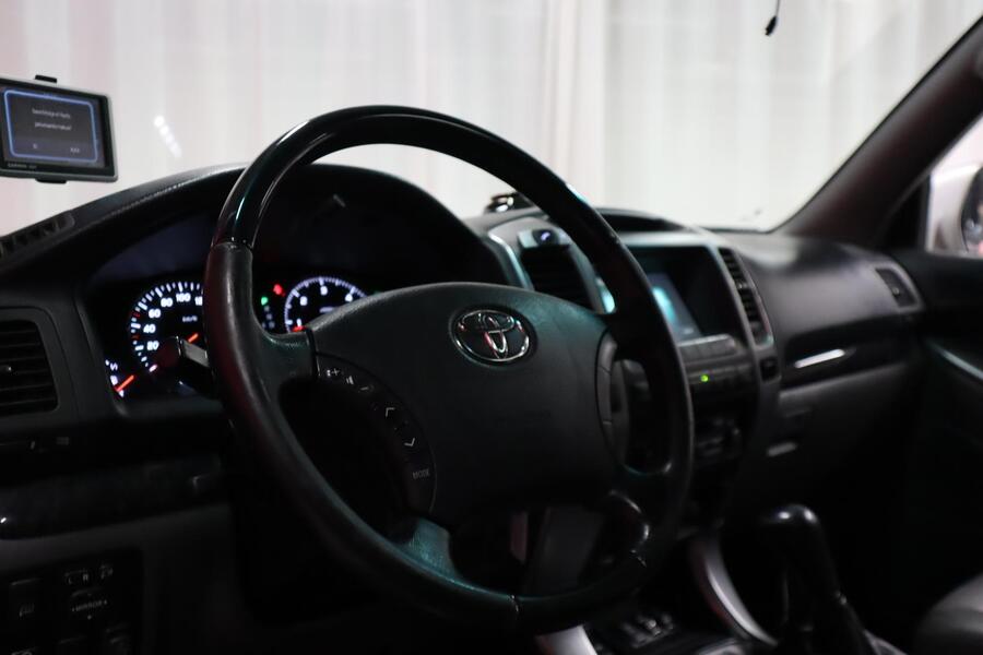 Toyota Land Cruiser vaihtoauto