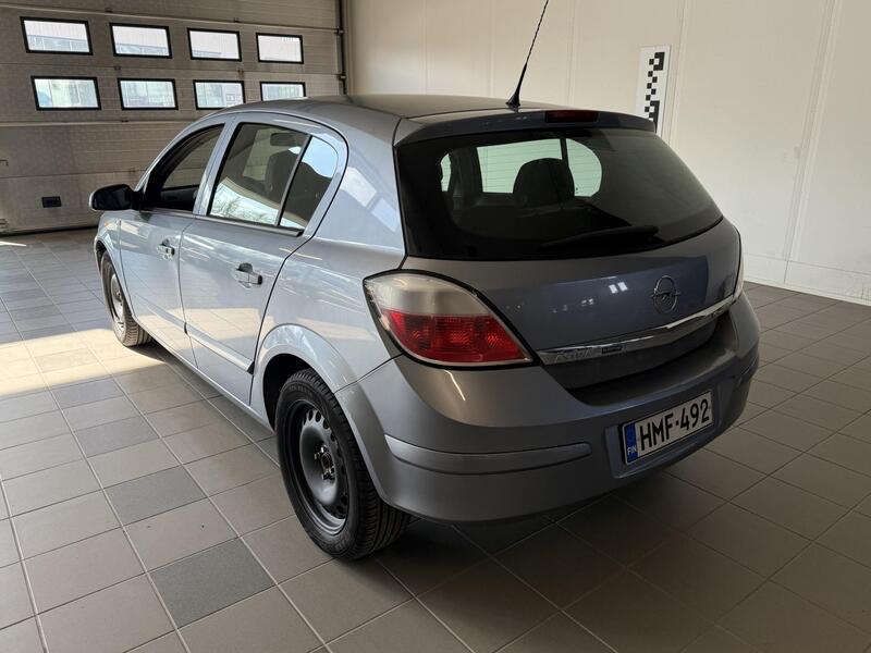 Opel Astra vaihtoauto