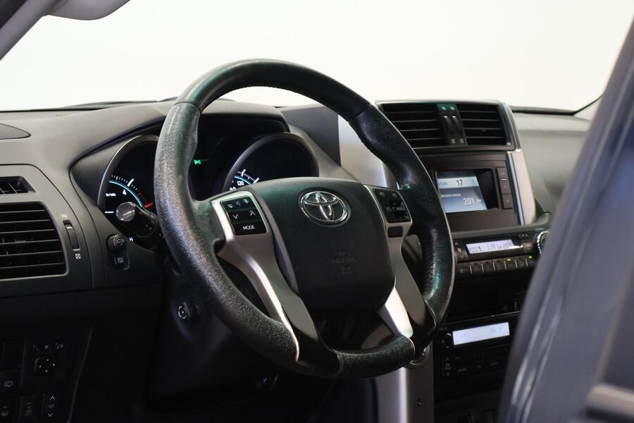 Toyota Land Cruiser vaihtoauto