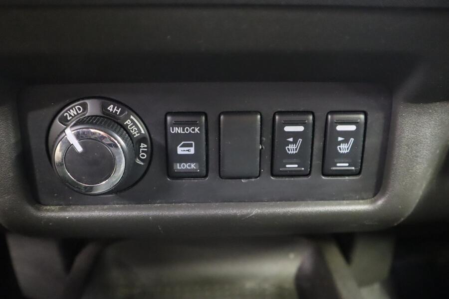 Nissan Navara vaihtoauto