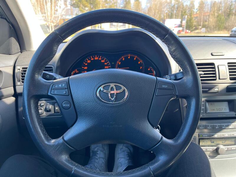 Toyota Avensis vaihtoauto