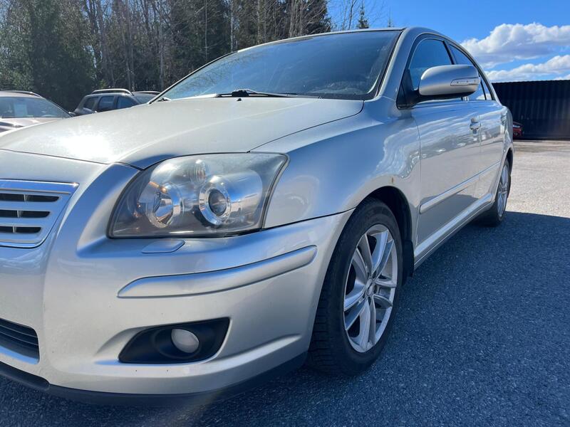 Toyota Avensis vaihtoauto