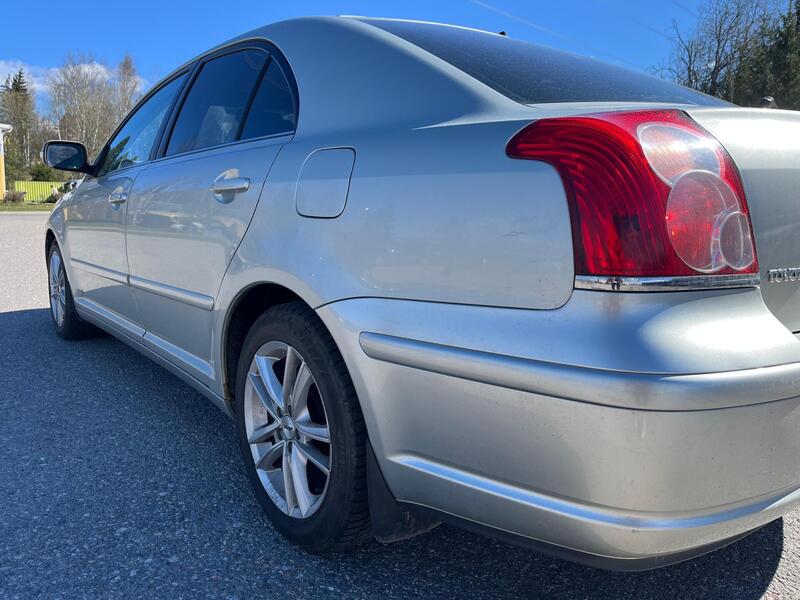 Toyota Avensis vaihtoauto