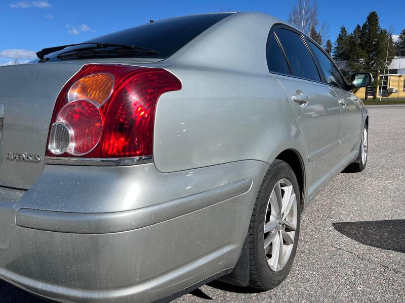 Toyota Avensis vaihtoauto