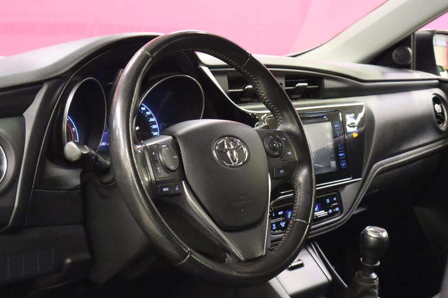 Toyota Auris vaihtoauto