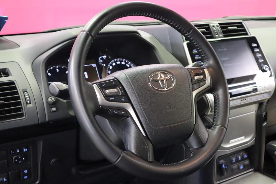 Toyota Land Cruiser vaihtoauto