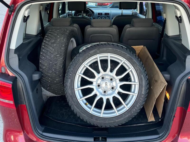 Volkswagen Touran vaihtoauto