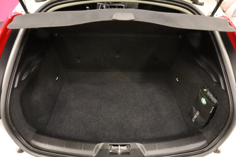 Volvo V40 Cross Country vaihtoauto