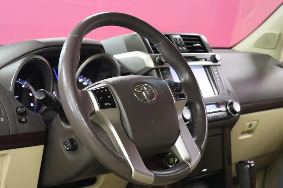 Toyota Land Cruiser vaihtoauto