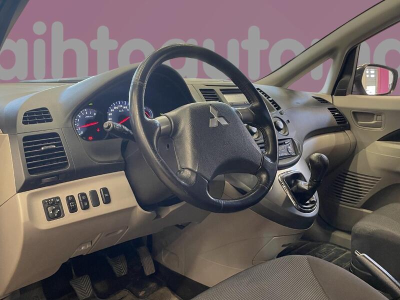 Mitsubishi Grandis vaihtoauto