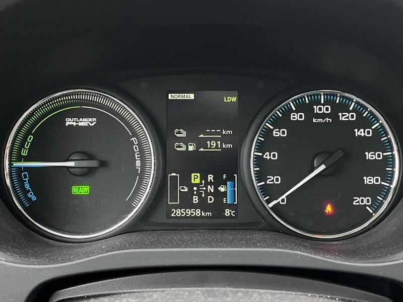 Mitsubishi Outlander PHEV vaihtoauto