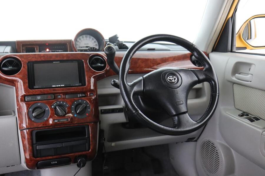 Toyota BB vaihtoauto