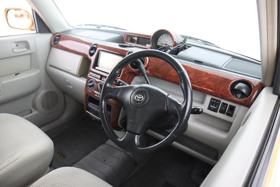 Toyota BB vaihtoauto