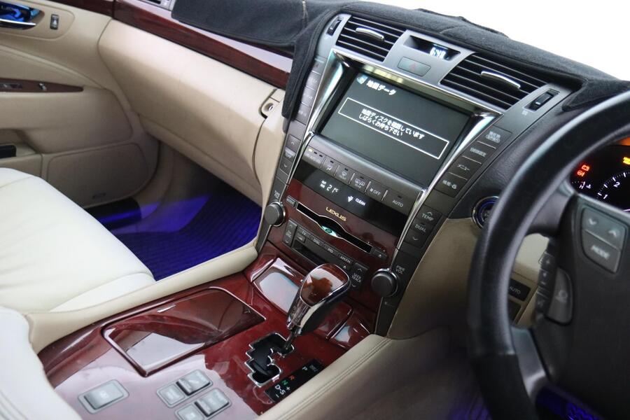Lexus LS vaihtoauto