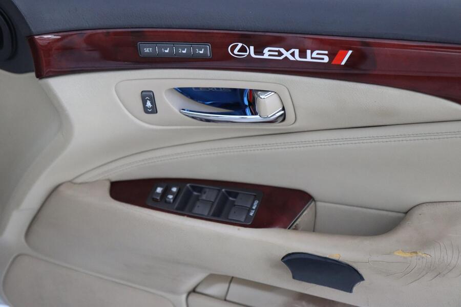Lexus LS vaihtoauto