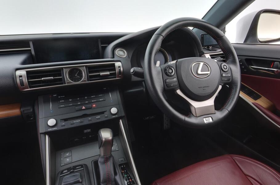 Lexus IS vaihtoauto