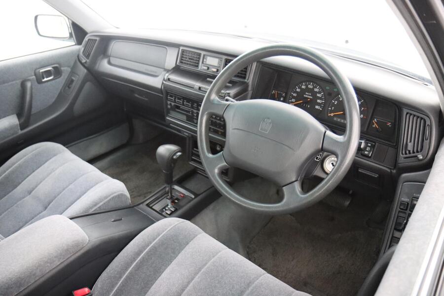 Toyota Crown vaihtoauto