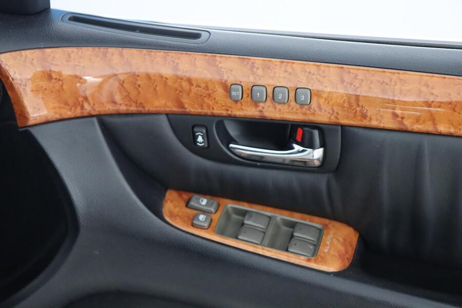 Toyota Celsior vaihtoauto