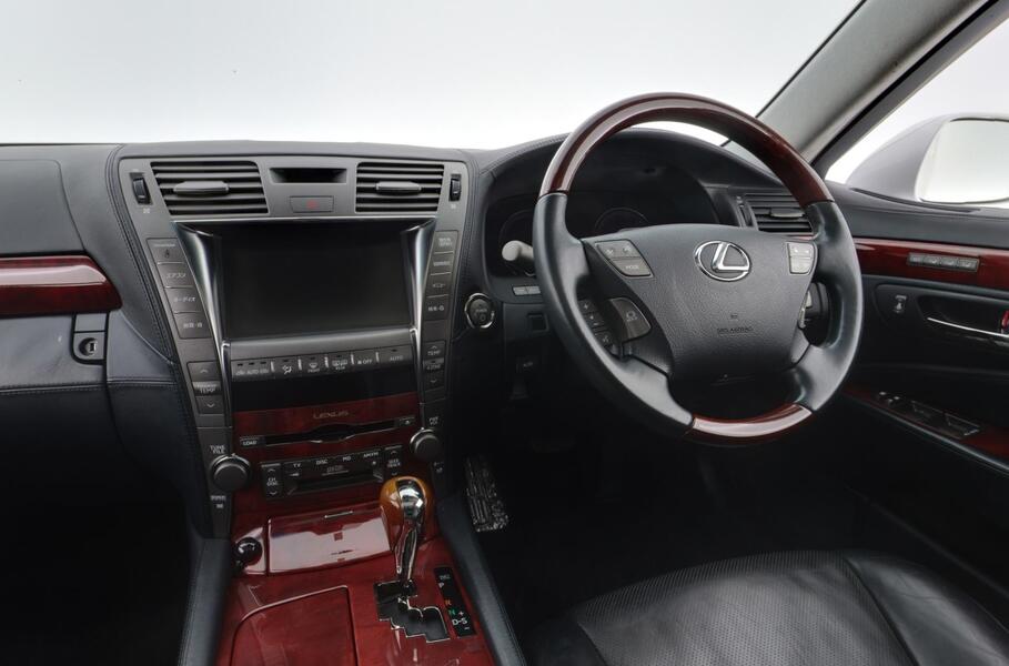 Lexus LS vaihtoauto
