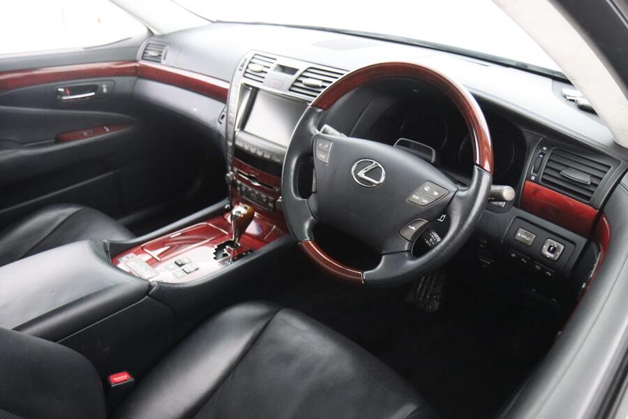 Lexus LS vaihtoauto