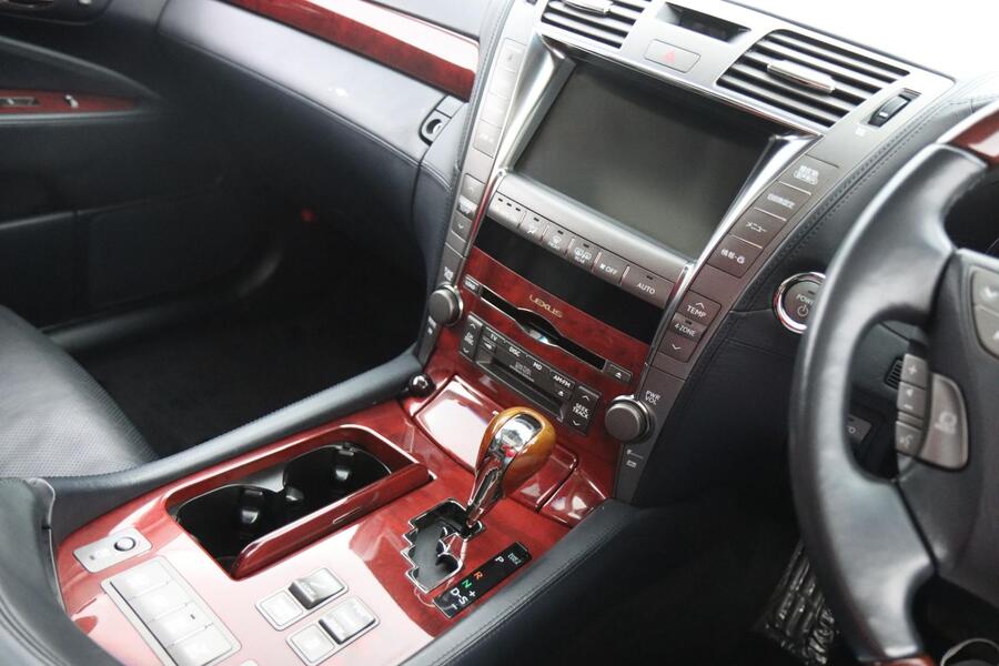 Lexus LS vaihtoauto