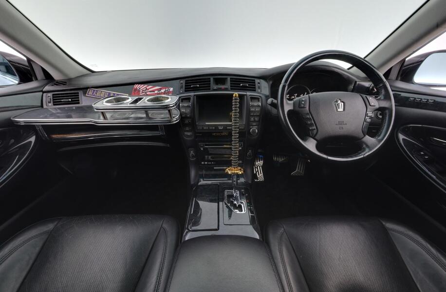 Toyota Crown vaihtoauto