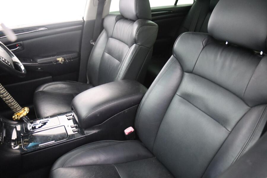 Toyota Crown vaihtoauto