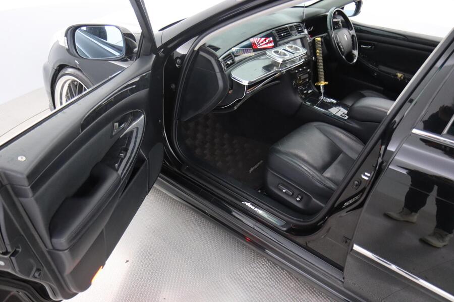 Toyota Crown vaihtoauto