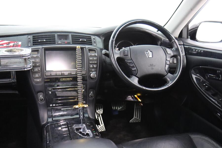 Toyota Crown vaihtoauto