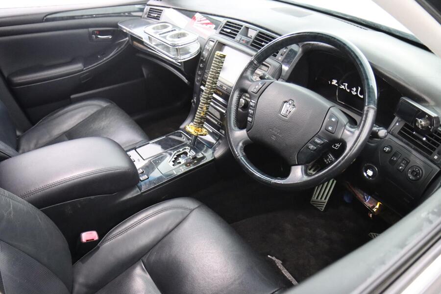 Toyota Crown vaihtoauto