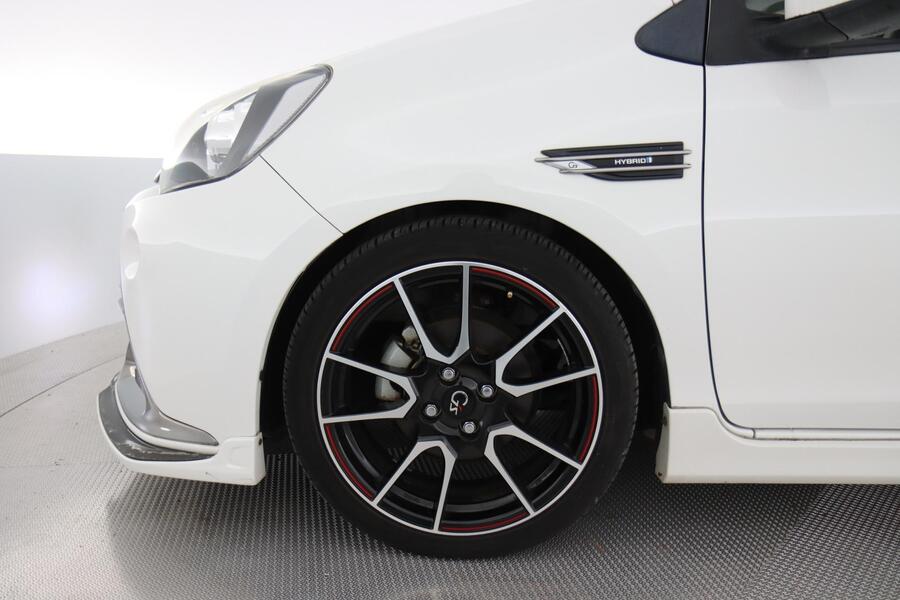 Toyota Aqua vaihtoauto