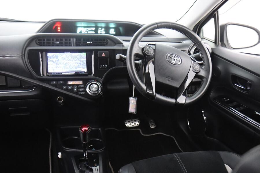 Toyota Aqua vaihtoauto