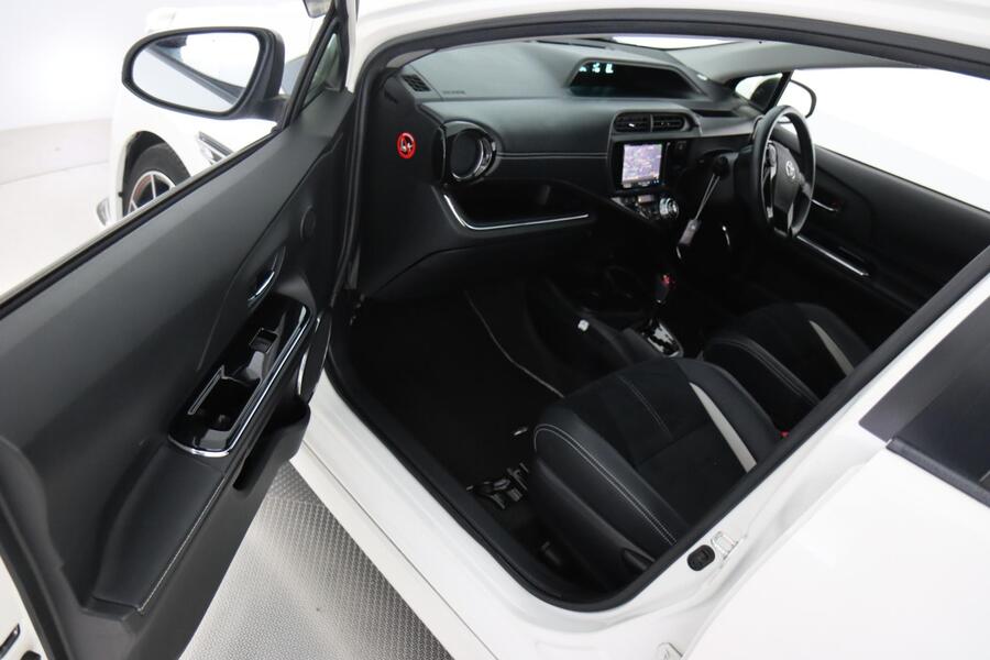 Toyota Aqua vaihtoauto