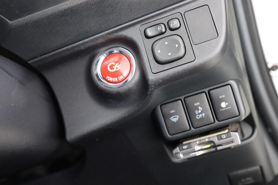 Toyota Aqua vaihtoauto