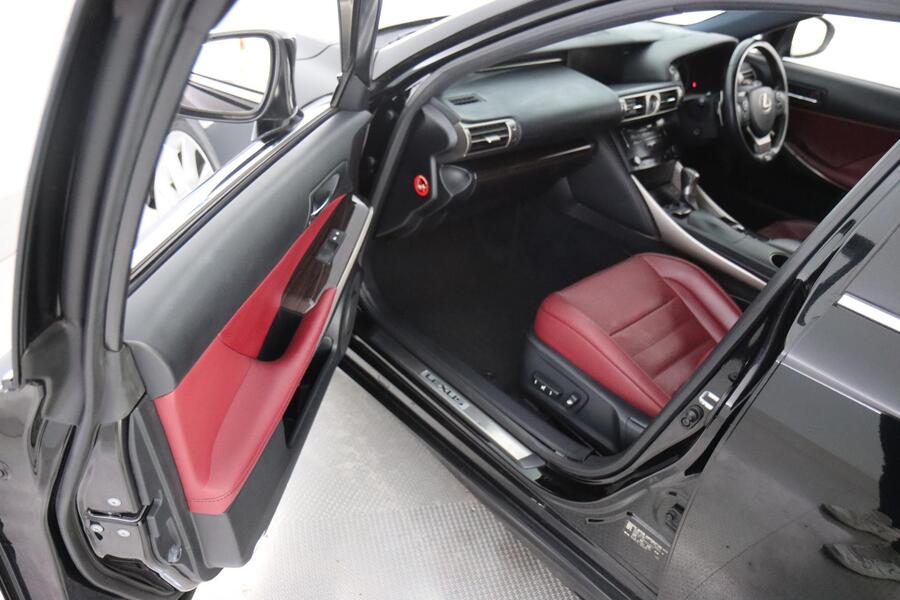Lexus IS vaihtoauto
