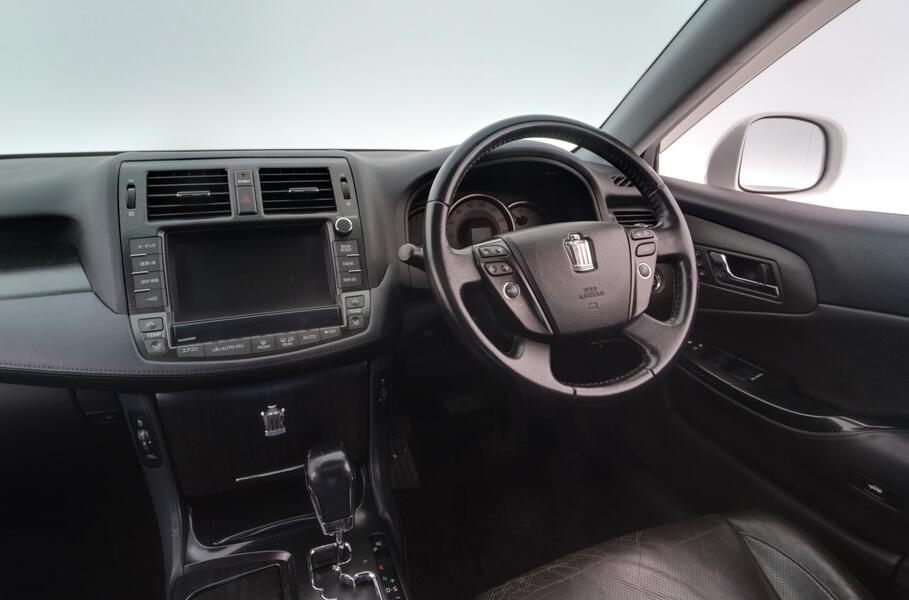 Toyota Crown vaihtoauto