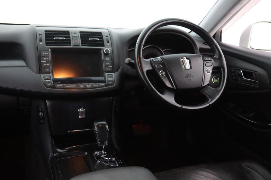 Toyota Crown vaihtoauto