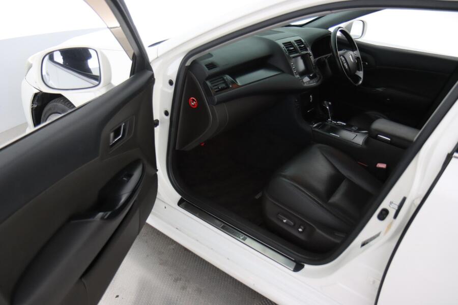 Toyota Crown vaihtoauto