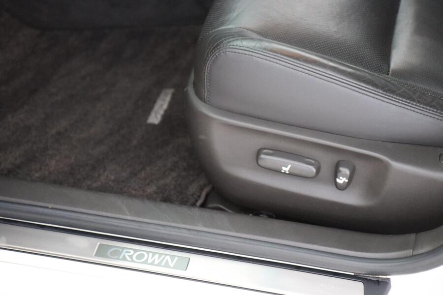 Toyota Crown vaihtoauto