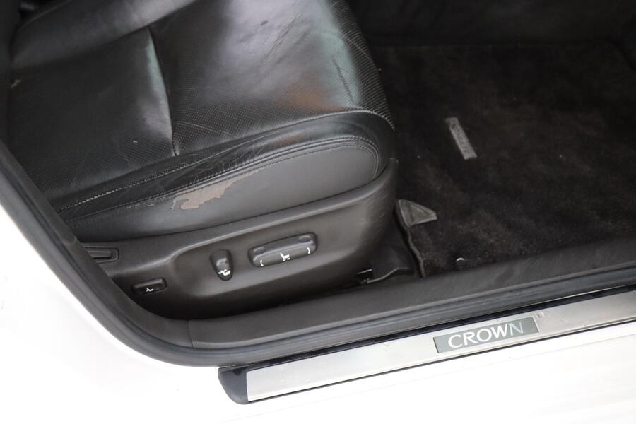 Toyota Crown vaihtoauto