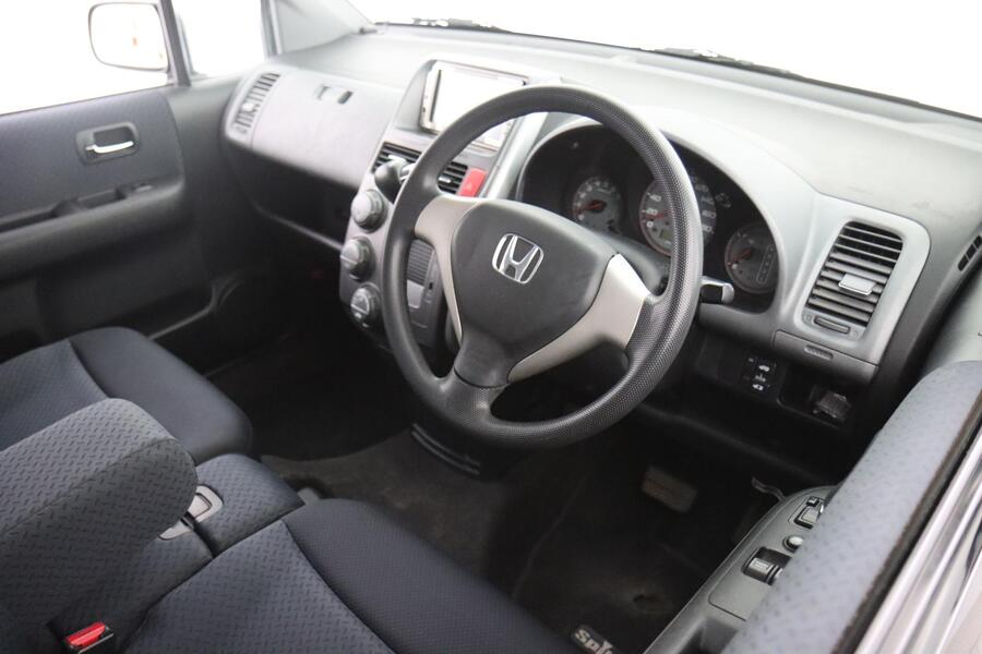 Honda Mobilio vaihtoauto