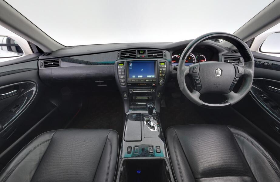 Toyota Crown vaihtoauto