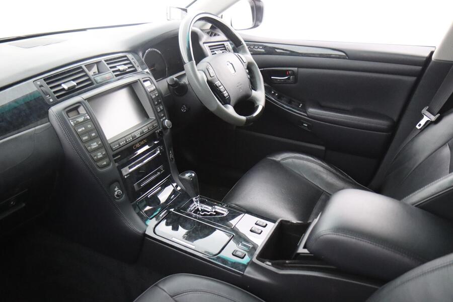 Toyota Crown vaihtoauto