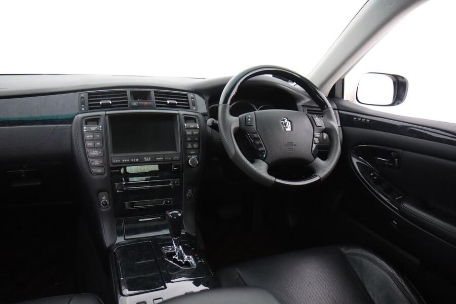 Toyota Crown vaihtoauto