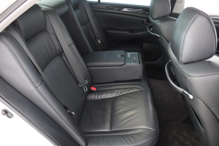 Toyota Crown vaihtoauto