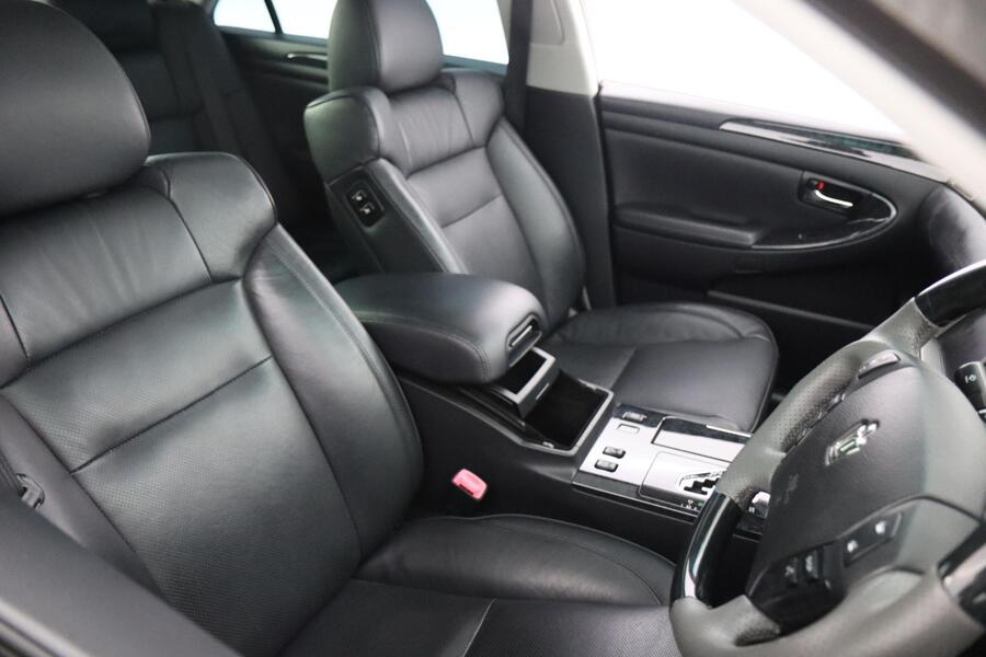 Toyota Crown vaihtoauto