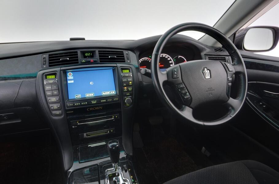 Toyota Crown vaihtoauto