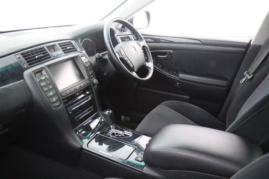 Toyota Crown vaihtoauto