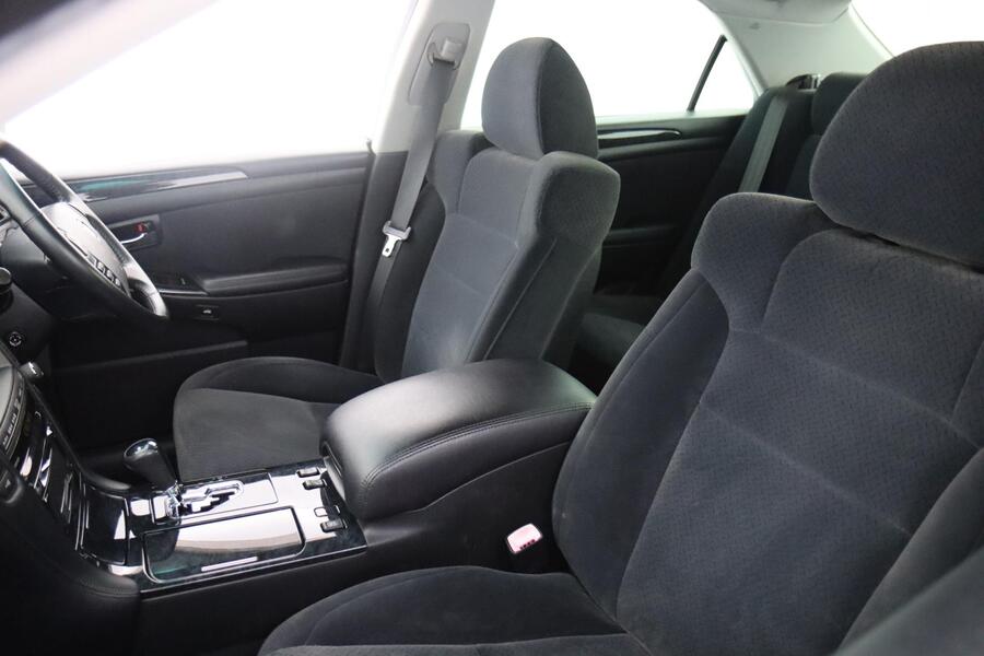 Toyota Crown vaihtoauto