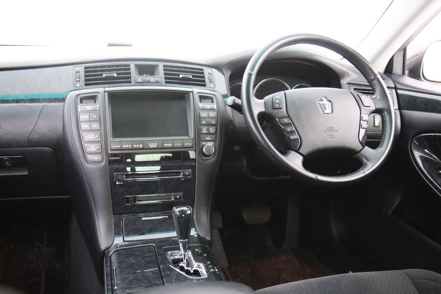 Toyota Crown vaihtoauto